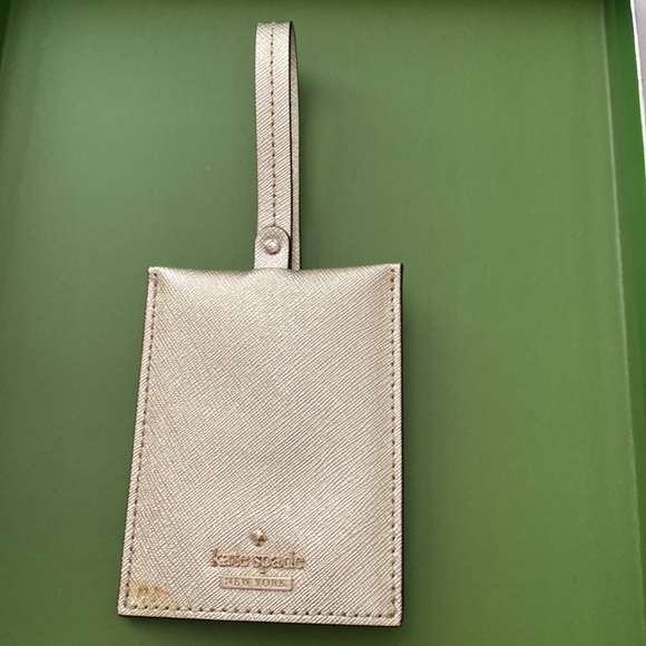 *Kate Spade Gold Travel Gift Set - Passport cover & Luggage Tag - Picture 2 of 5